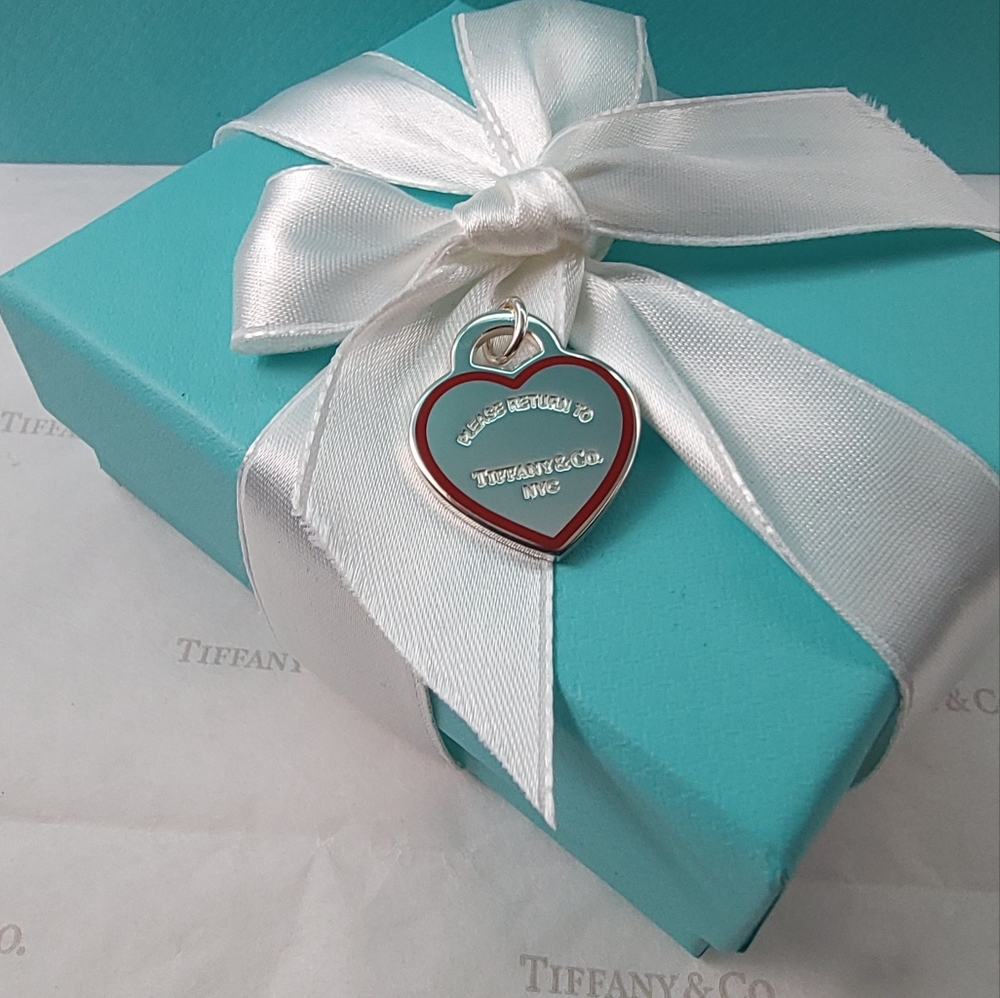 Tiffany & Co Return to Tiffany Medium Red Ouline Heart - NEW Authentic